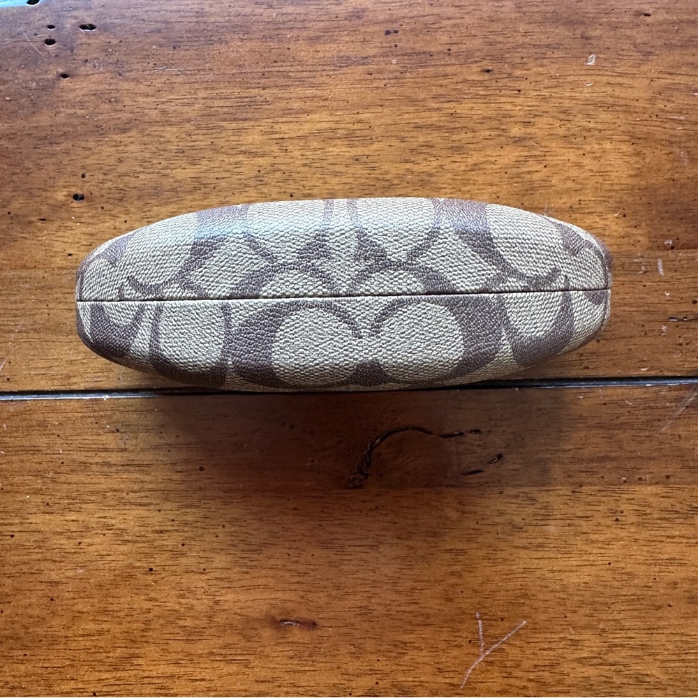 Coach Signature Canvas Eyeglass / Sunglass Hard Case - Picture 6 of 7